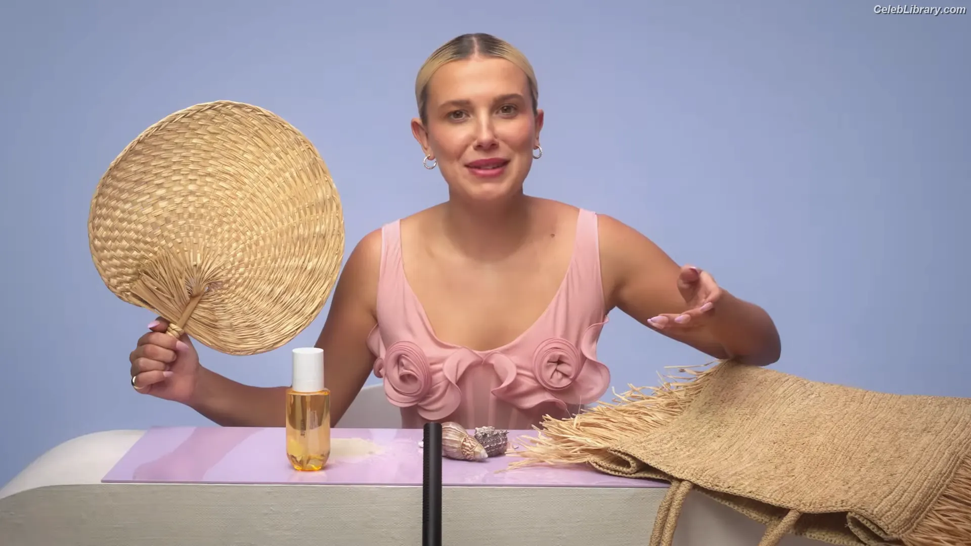Millie Bobby Brown photo 1 of 4181