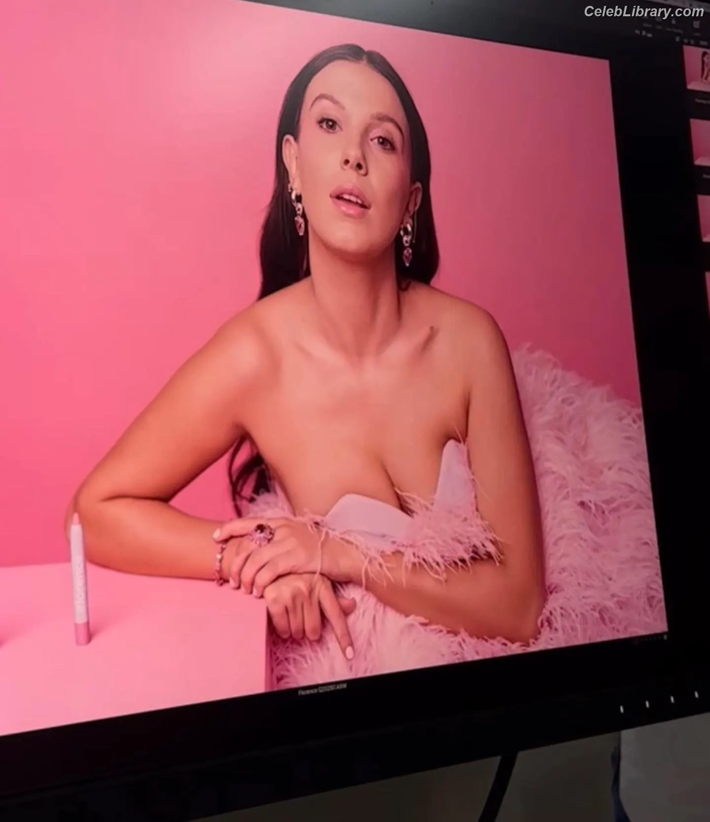 Millie Bobby Brown photo 18 of 4181