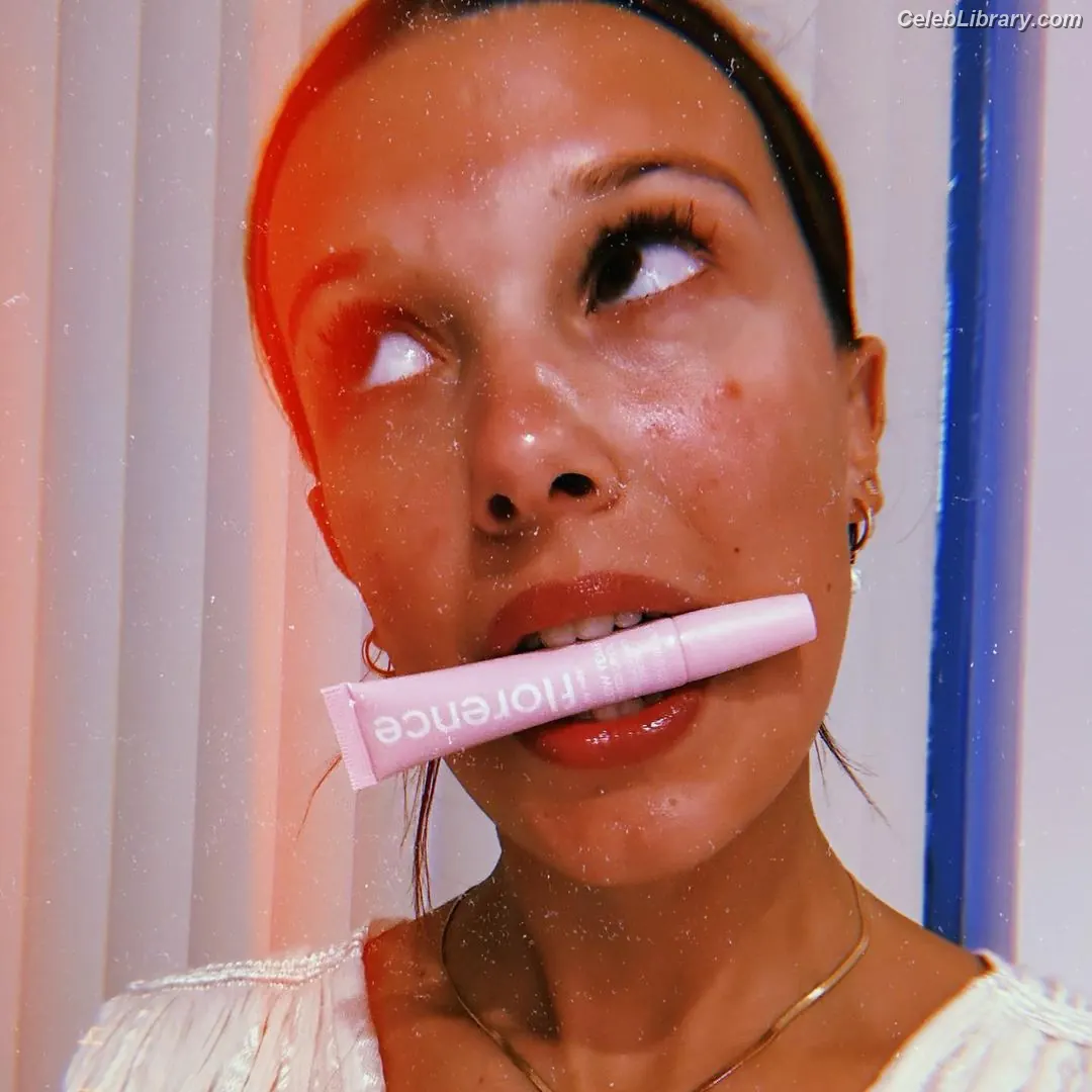 Millie Bobby Brown photo 22 of 4181