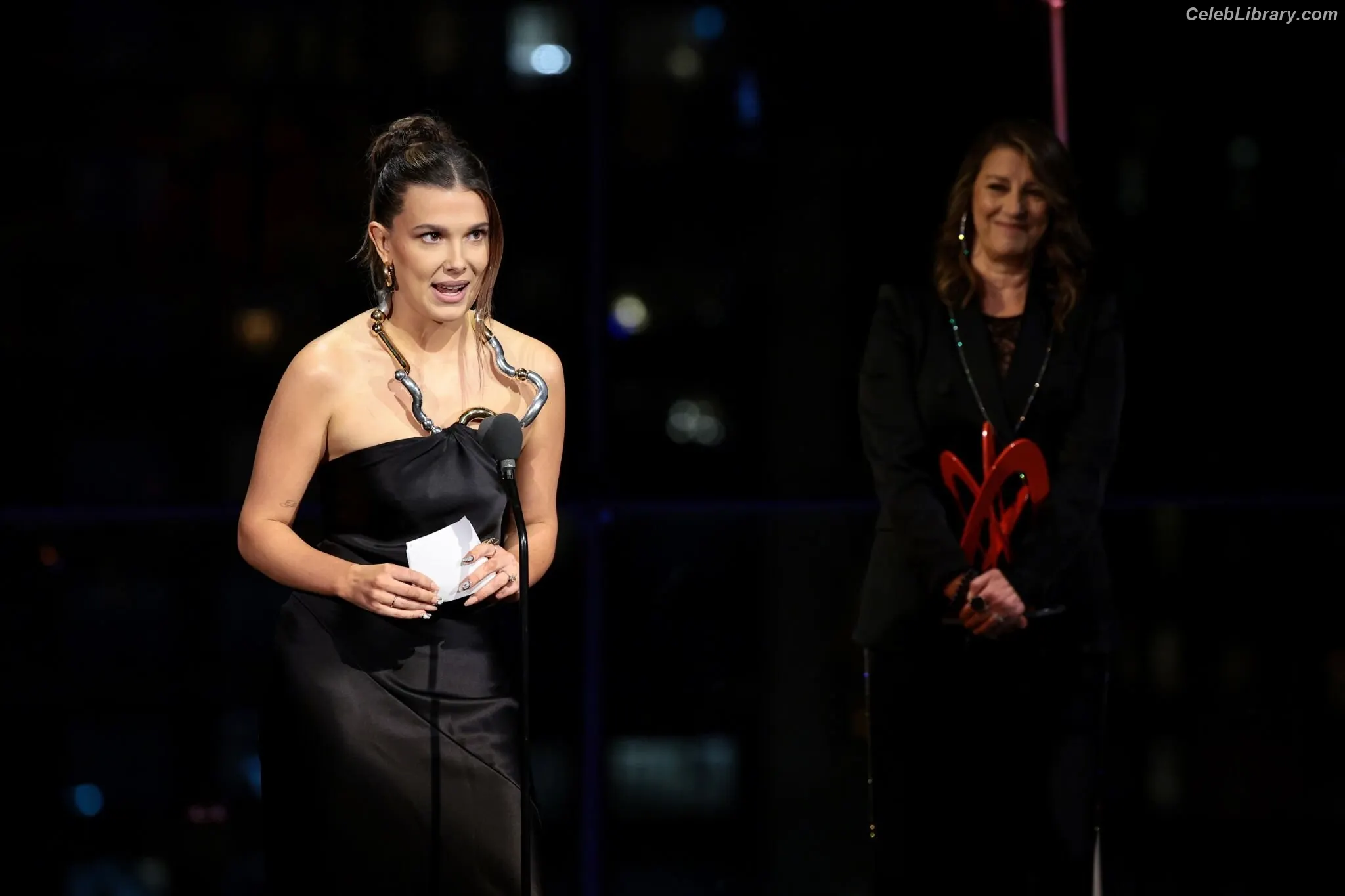 Millie Bobby Brown photo 14 of 4181