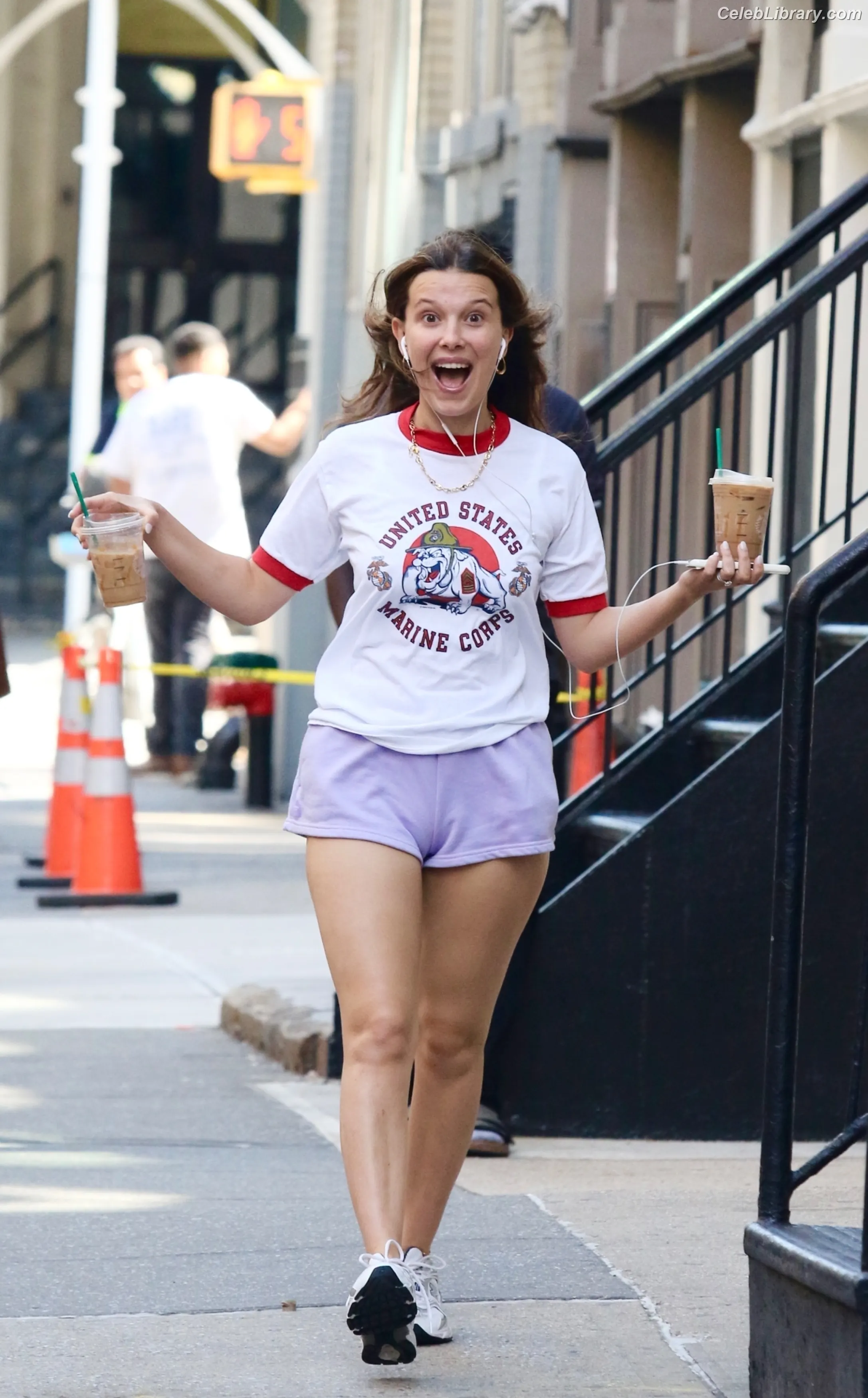 Millie Bobby Brown photo 1 of 4181