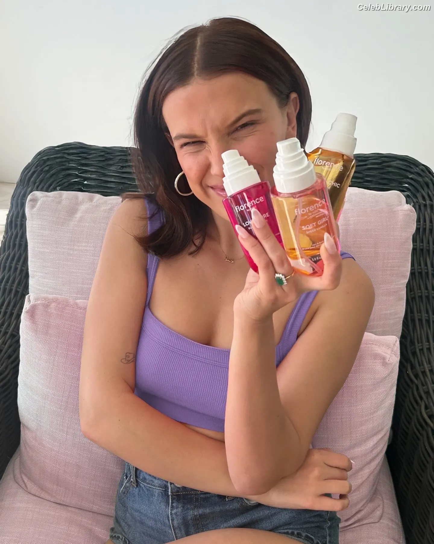 Millie Bobby Brown photo 1 of 4181