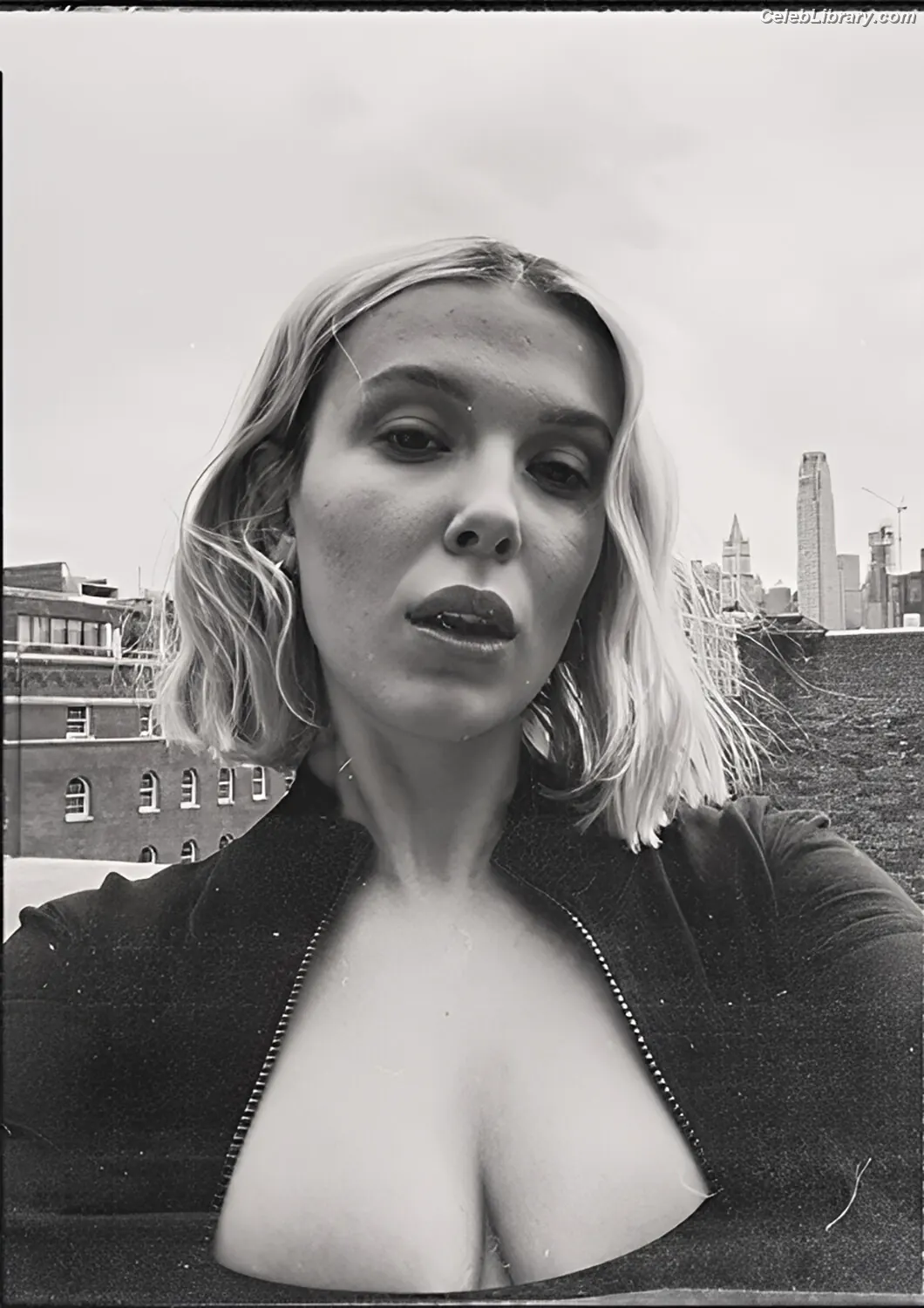 Millie Bobby Brown photo 1 of 4181