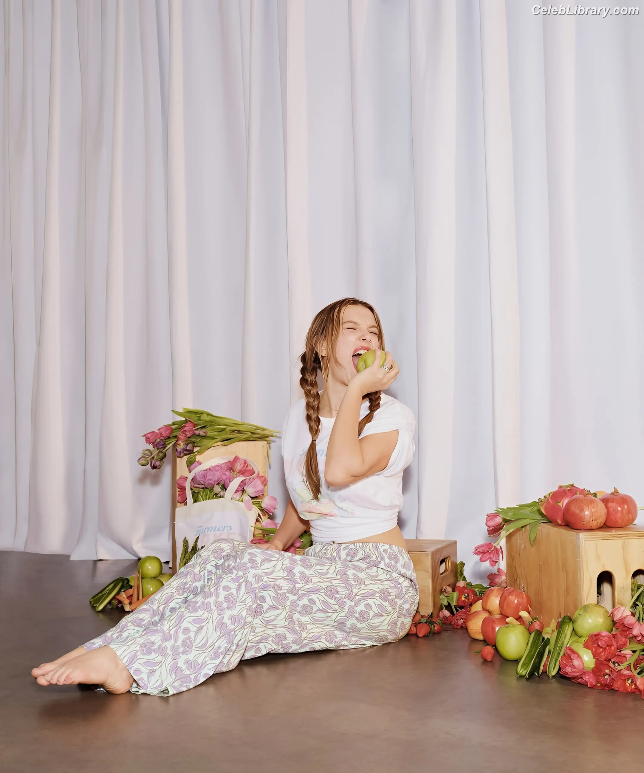 Millie Bobby Brown photo 16 of 4181