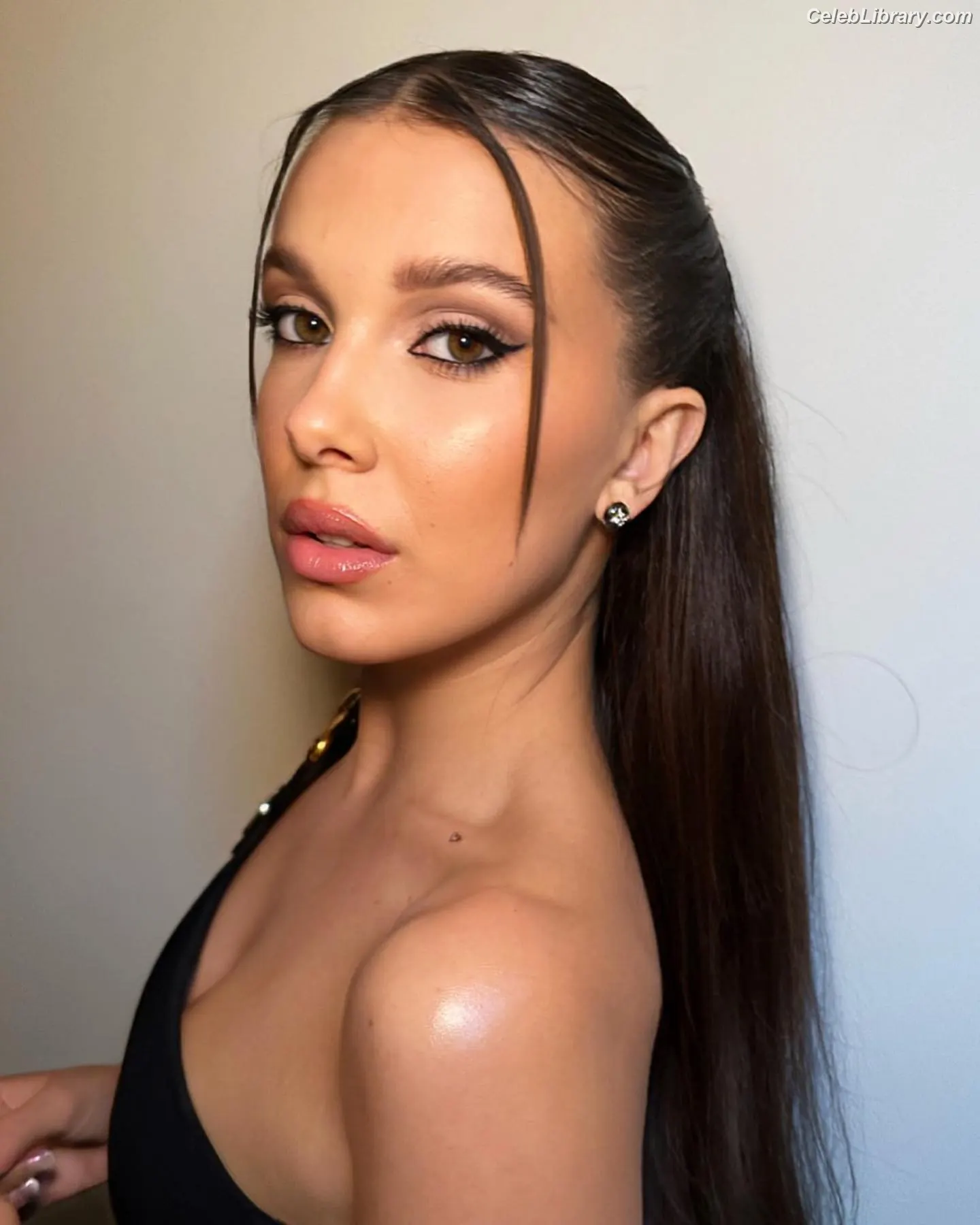 Millie Bobby Brown photo 17 of 4181