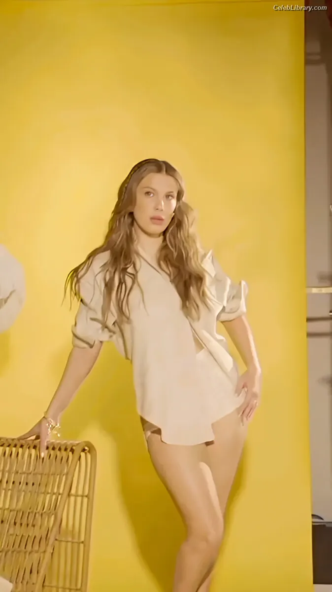 Millie Bobby Brown photo 1 of 4181
