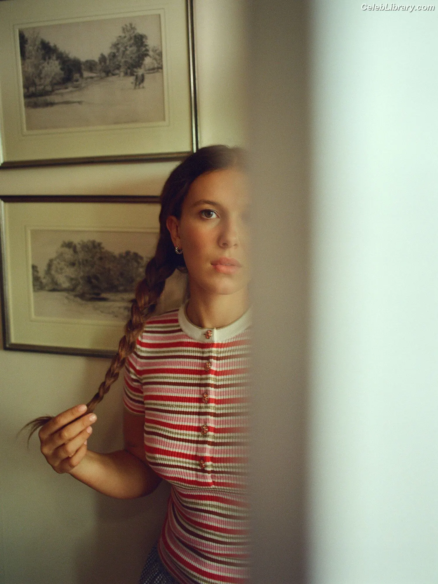 Millie Bobby Brown photo 11 of 4181