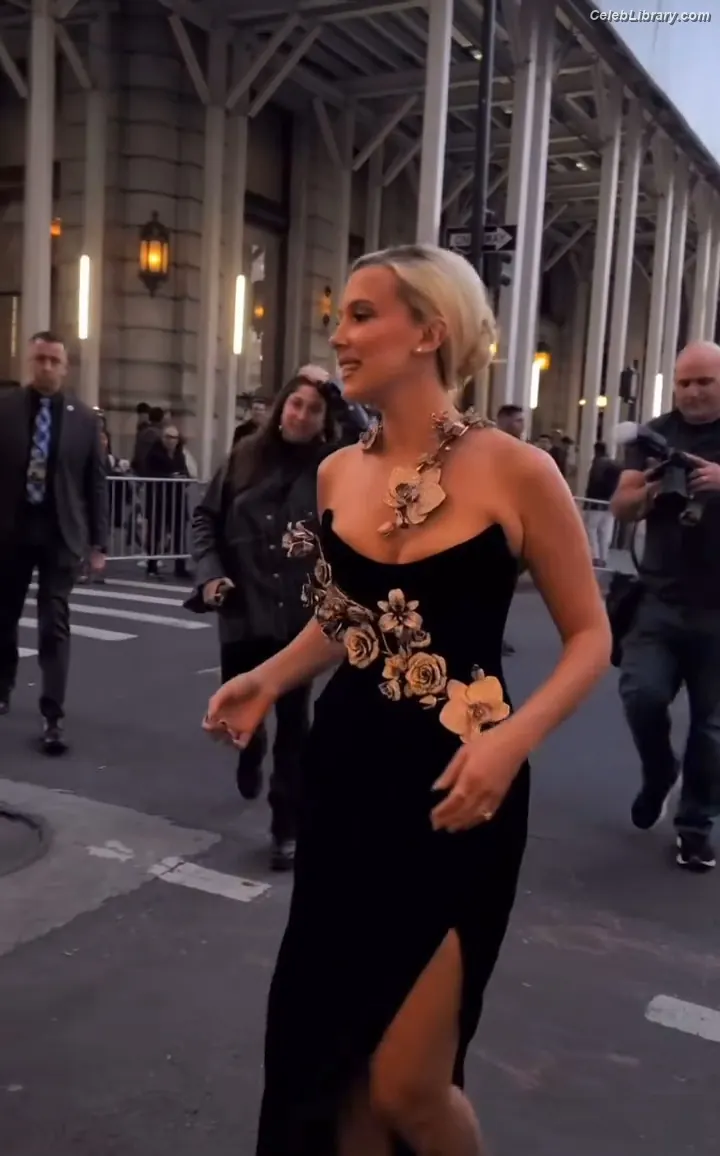 Millie Bobby Brown photo 8 of 4181