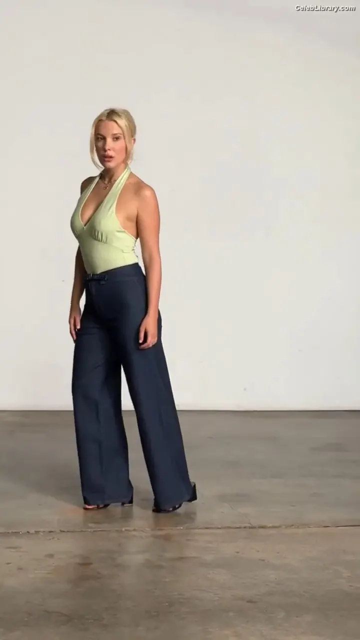 Millie Bobby Brown photo 18 of 4181