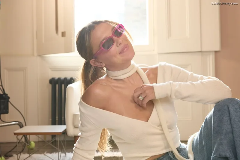 Millie Bobby Brown photo 8 of 4182