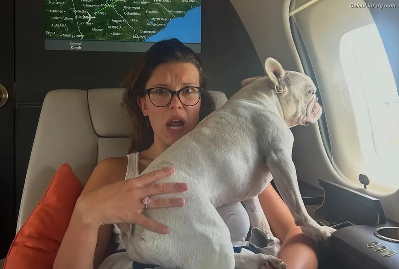 Millie Bobby Brown photo 12 of 4182