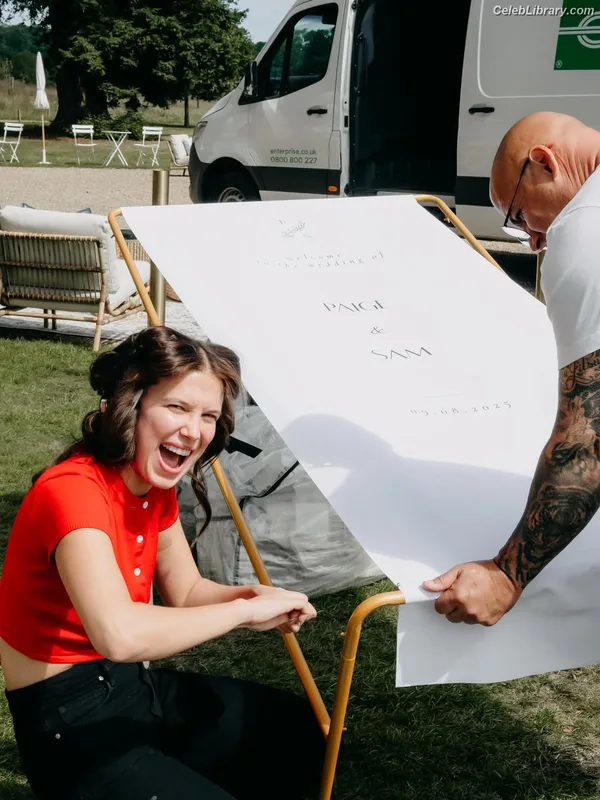 Millie Bobby Brown photo 24 of 4182