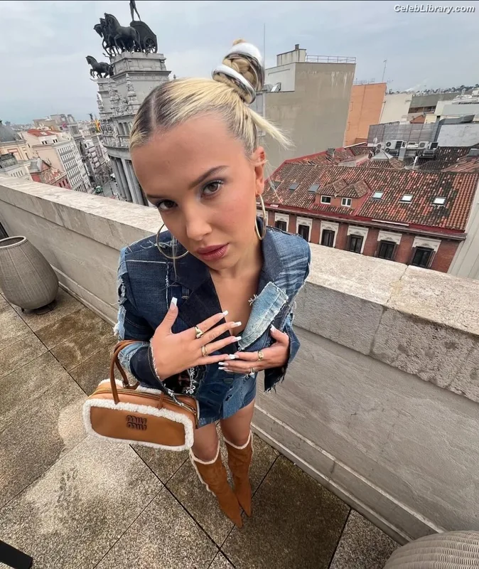 Millie Bobby Brown photo 1 of 4182