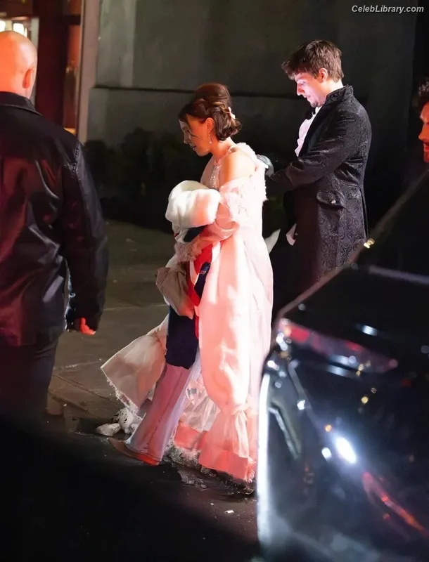 Millie Bobby Brown photo 10 of 4182