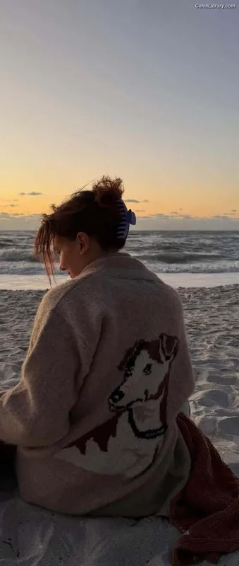 Millie Bobby Brown photo 20 of 4182