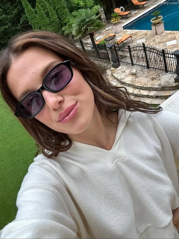 Millie Bobby Brown photo 17 of 4182