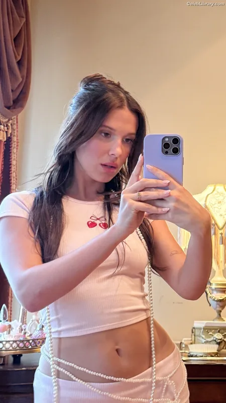 Millie Bobby Brown photo 19 of 4182