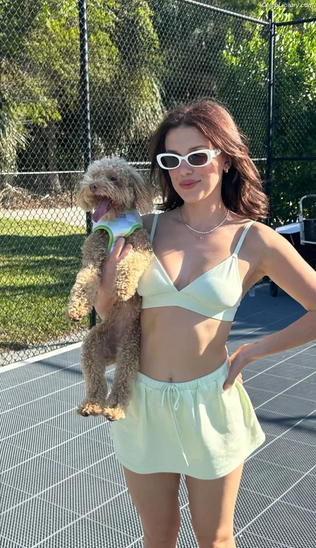 Millie Bobby Brown photo 24 of 4182