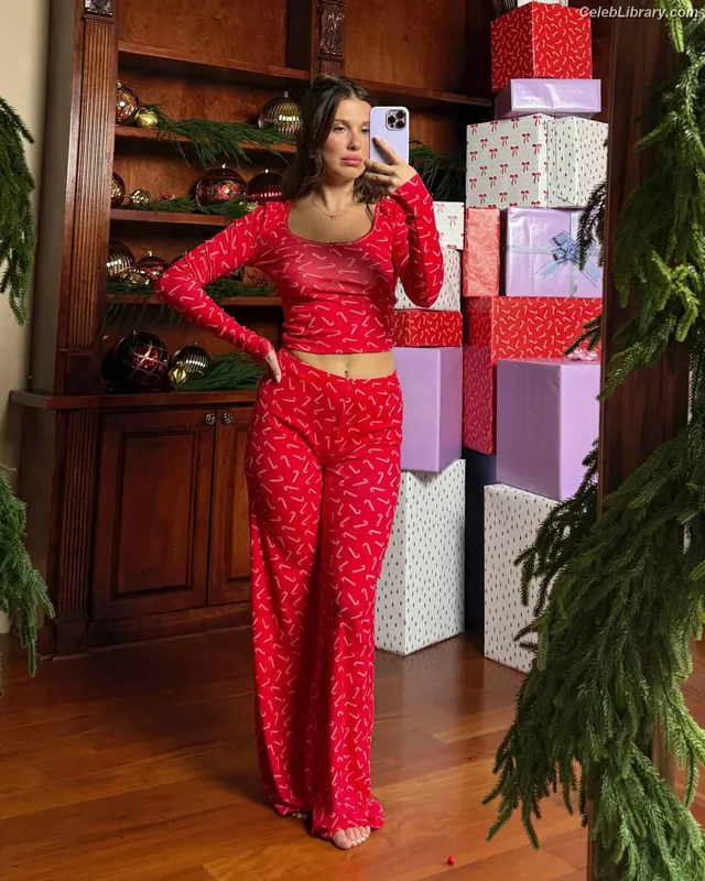 Millie Bobby Brown photo 22 of 4182