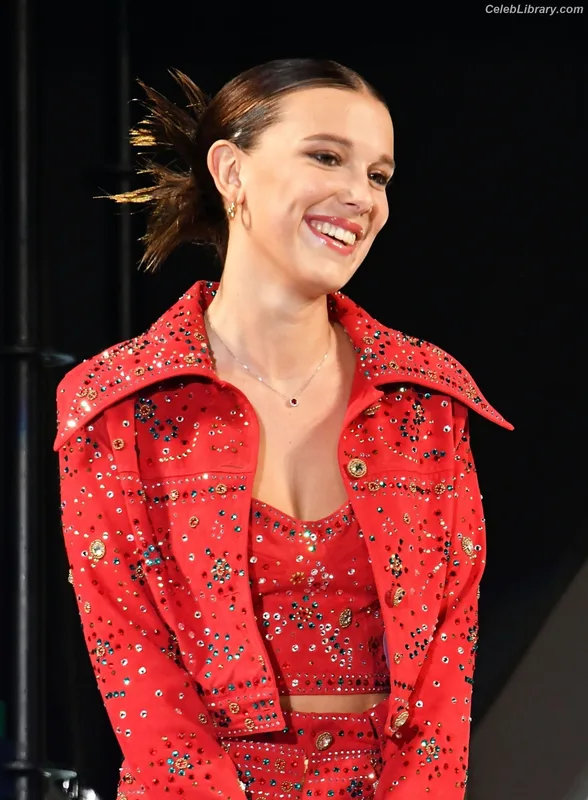 Millie Bobby Brown photo 13 of 4182