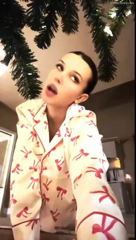 Millie Bobby Brown photo 10 of 4182