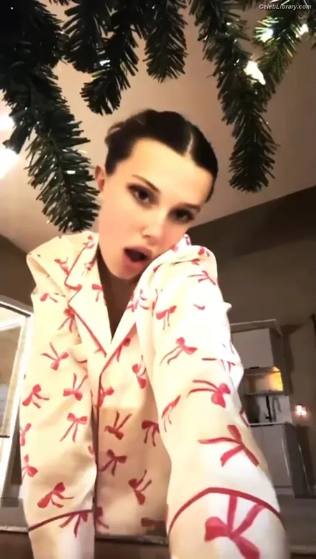 Millie Bobby Brown photo 11 of 4182
