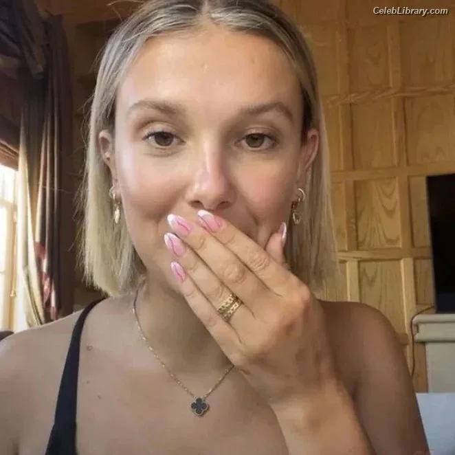 Millie Bobby Brown photo 15 of 4182