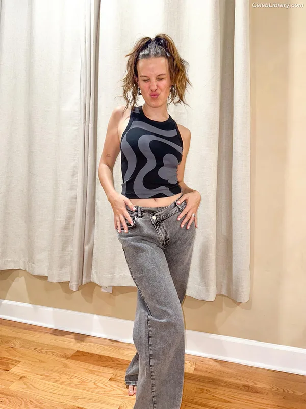 Millie Bobby Brown photo 24 of 4182