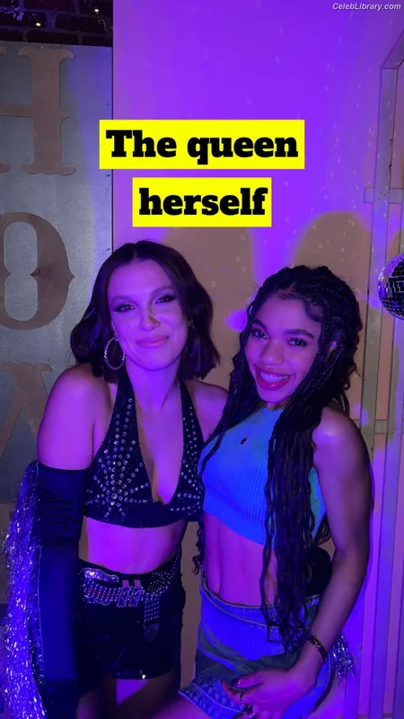 Millie Bobby Brown photo 2 of 4182