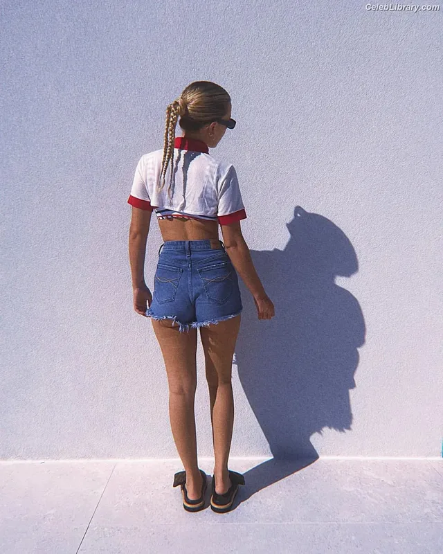 Millie Bobby Brown photo 9 of 4182