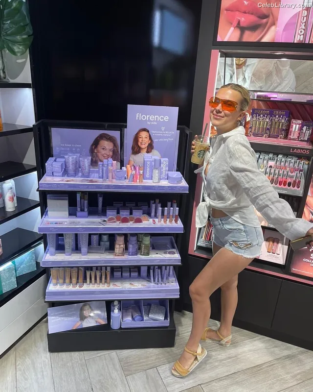 Millie Bobby Brown photo 21 of 4182