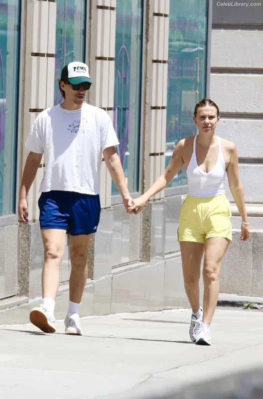 Millie Bobby Brown photo 8 of 4182