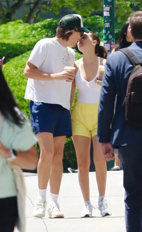 Millie Bobby Brown photo 12 of 4182