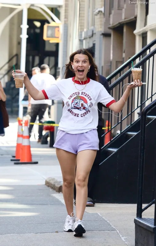 Millie Bobby Brown photo 14 of 4182