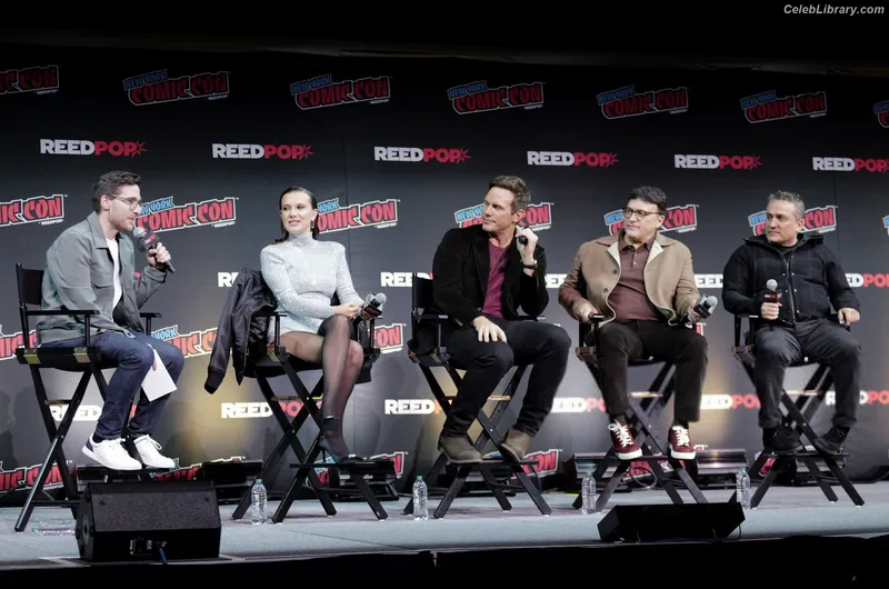 Millie Bobby Brown photo 1 of 4182