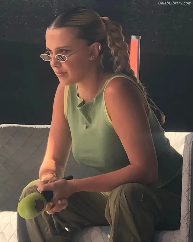 Millie Bobby Brown photo 5 of 4182