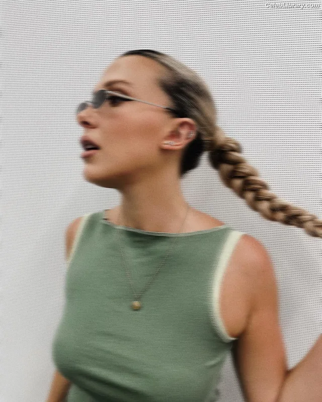 Millie Bobby Brown photo 6 of 4182