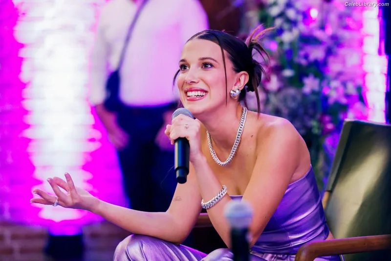 Millie Bobby Brown photo 3 of 4182
