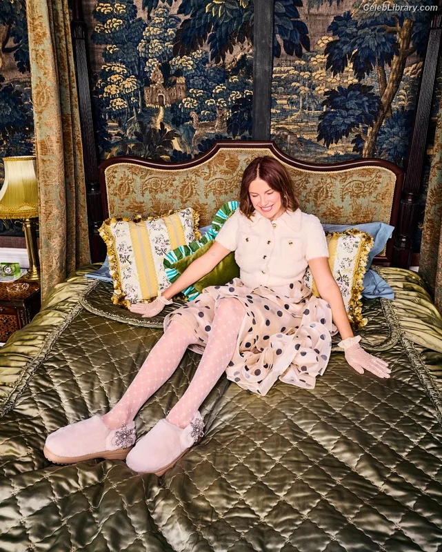 Millie Bobby Brown photo 18 of 4182