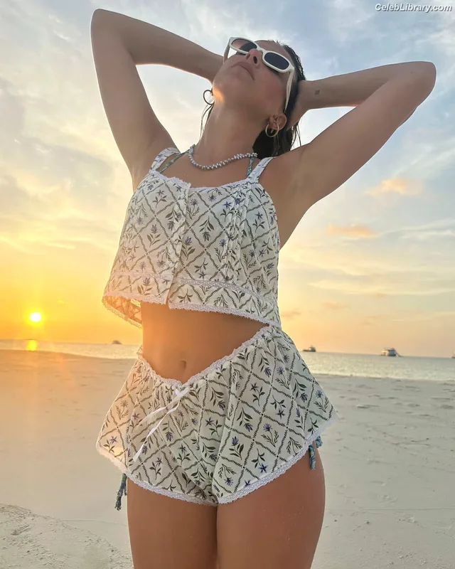Millie Bobby Brown photo 20 of 4182