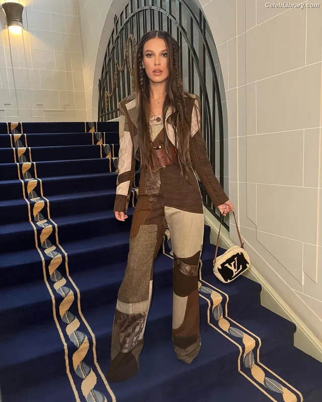 Millie Bobby Brown photo 1 of 4182