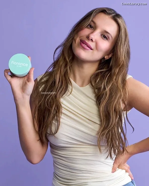 Millie Bobby Brown photo 10 of 4182