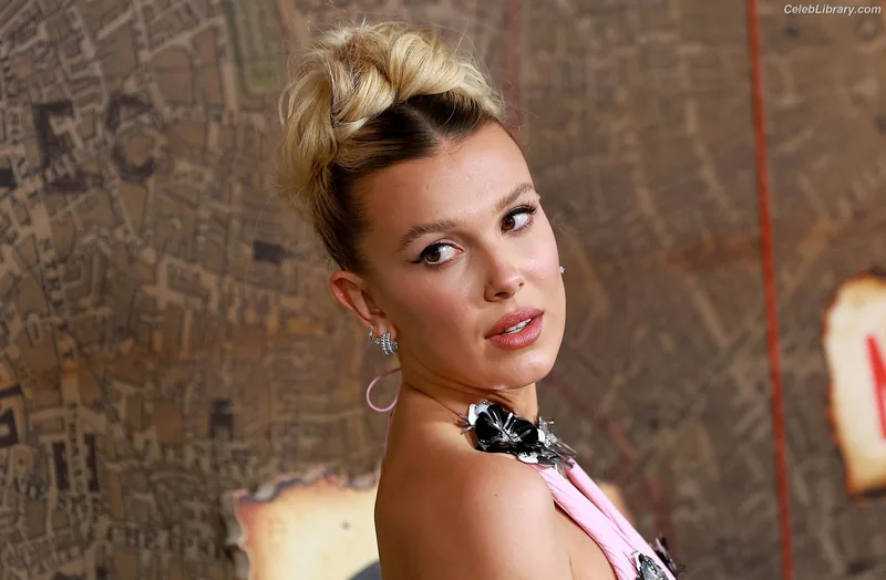 Millie Bobby Brown photo 1 of 4182