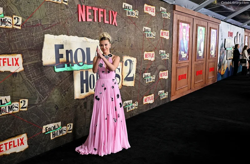 Millie Bobby Brown photo 3 of 4182