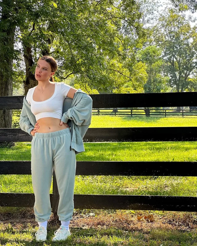 Millie Bobby Brown photo 16 of 4182
