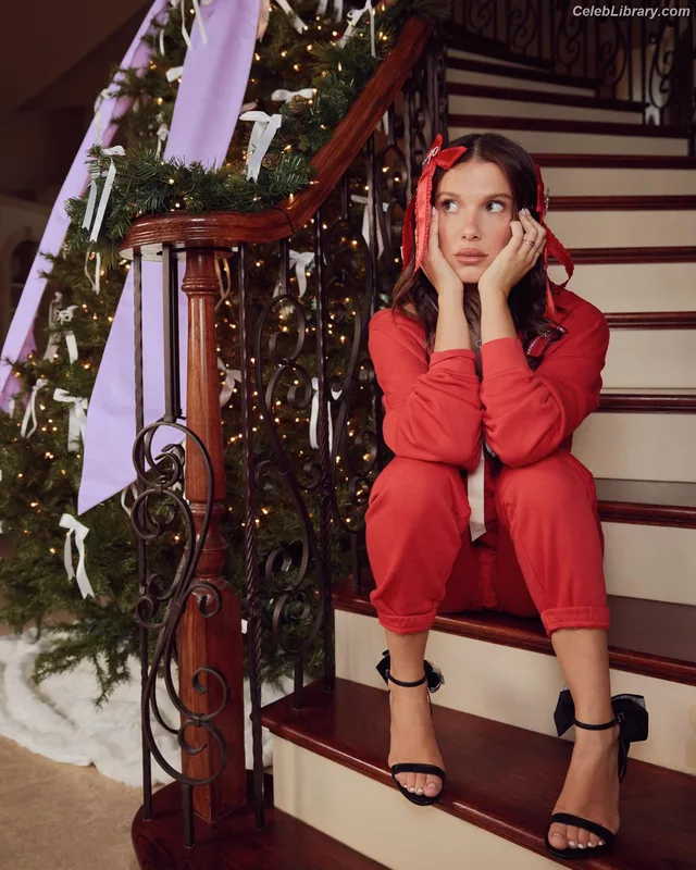 Millie Bobby Brown photo 22 of 4182