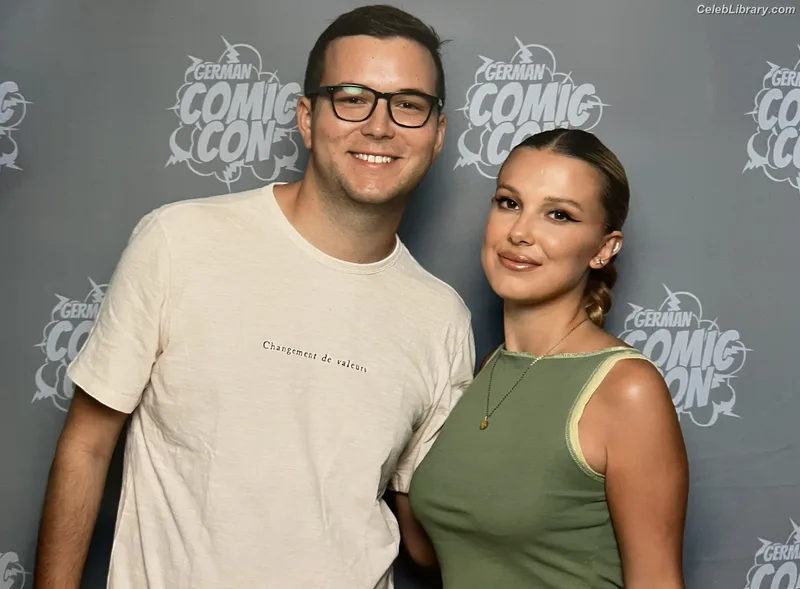 Millie Bobby Brown photo 1 of 4182