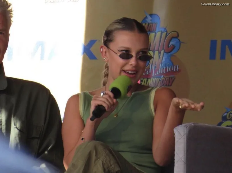 Millie Bobby Brown photo 4 of 4182