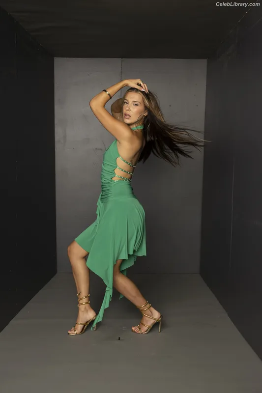 Millie Bobby Brown photo 5 of 4182