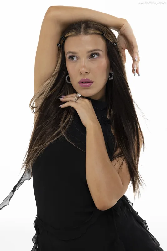 Millie Bobby Brown photo 2 of 4182